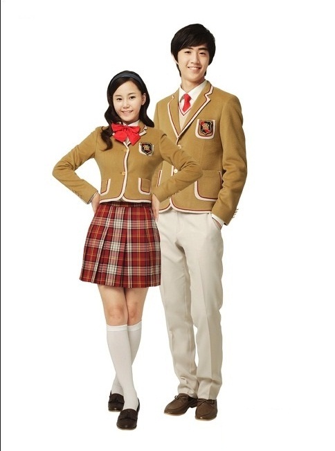 Mẫu đồng phục học sinh trung học đông với thiết kế áo vest, quầ âu và váy